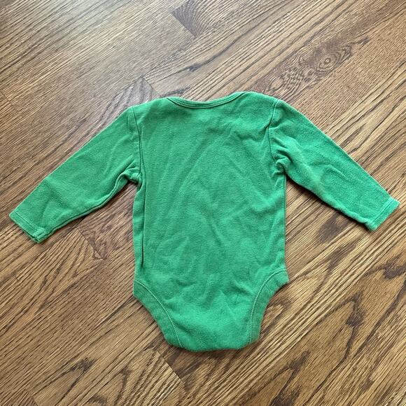 Old Navy Mommy’s Good Luck Charm St. Patrick’s Day onesie, size 3-6 months - Picture 2 of 4